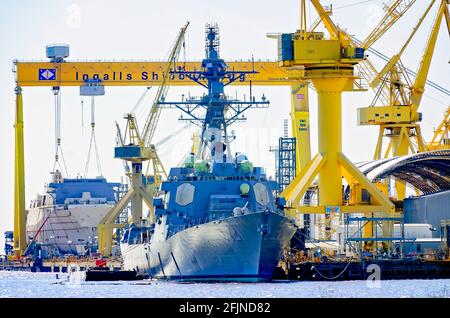 Le navi da guerra militari sono in costruzione presso la Ingalls Shipbuilding, una divisione della Huntington Ingalls Industries a Pascagoula, Mississippi. Foto Stock