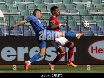 Sofia, Bulgaria: 25 aprile 2021: Henrique Rafael (R) di CSKA Sofia in azione contro il giocatore di Levski durante la partita di calcio del campionato nazionale tra Levski e CSKA Sofia. Credit: Plutone/Alamy Live News Foto Stock