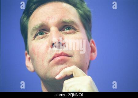 Alan Milburn Segretario di Stato per la Salute, giugno 2001in occasione di una conferenza stampa elettorale del partito laburista Foto Stock