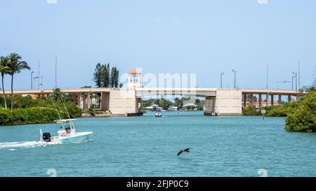 Barca sul Gulf Intercoastal Waterway a Venezia Florida USA Foto Stock