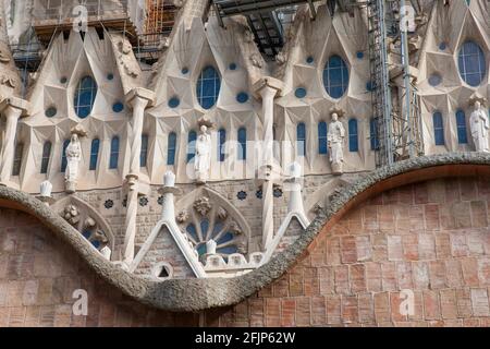 Sculture la facciata, la Sagrada Familia, il Tempio Expiani de la Sagrada Familia, Antoni Gaudi, Patrimonio dell'Umanità dell'UNESCO, Eixample, Barcellona Foto Stock