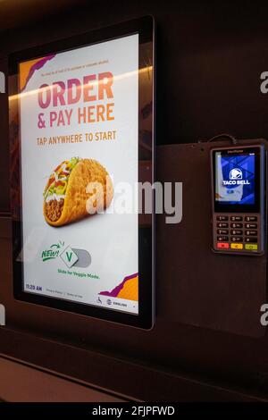 Il Taco Bell apre ‘dil ristorante 'solo digitale' a Times Square, che serve booze, New York, USA Foto Stock