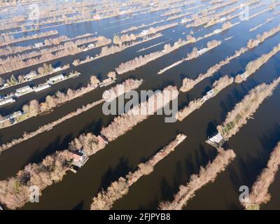 Aereo del porto di Scheendijk Loosdrechtse Plassen nei pressi di Breukelen nei Paesi Bassi. Corsi d'acqua paesaggio. Foto Stock