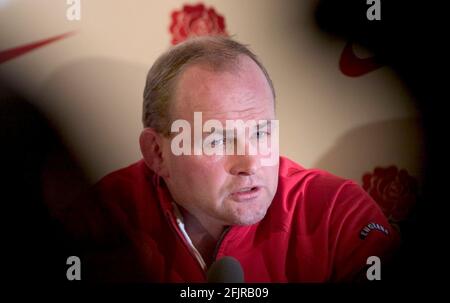 INGHILTERRA RUGBY STAMPA CONFF PRESSO PENNYHILL PARK HOTEL INGHILTERRA PULLMAN ANDY ROBINSON 22/2/2005 CODICE BXVRUGBY INGHILTERRA Foto Stock