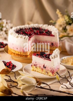 Ancora vita di torta di frutti di bosco, composizione di natura morta Foto Stock