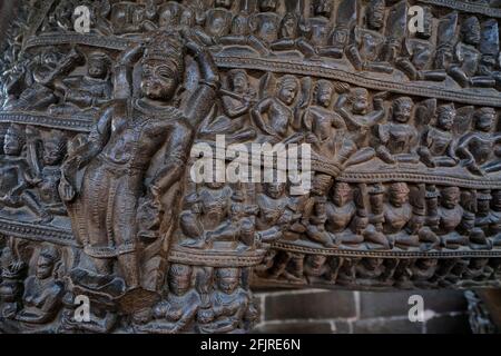 Particolare del Tempio di Varaha con la colossale immagine monolitica di Varaha, l'incarnazione boare di Lord Vishnu a Khajuraho, Madhya Pradesh, India. Foto Stock