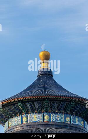 Primo piano vista dell'edificio nel Tempio del Paradiso contro il cielo blu, il punto di riferimento di Pechino, cina Foto Stock