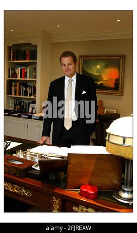 Lord Rothermere nel suo ufficio presso Allied giornali a Kensington.pic David Sandison 22/9/2004 Foto Stock