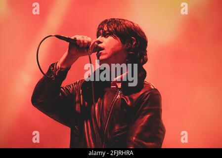 LINGOTTO FIERE, TORINO, ITALIA: Elias Bender Ronnenfelt, cantante della band danese punk rock Iceage, si esibisce dal vivo sul palco del Festival Club to Club di Torino. Foto Stock