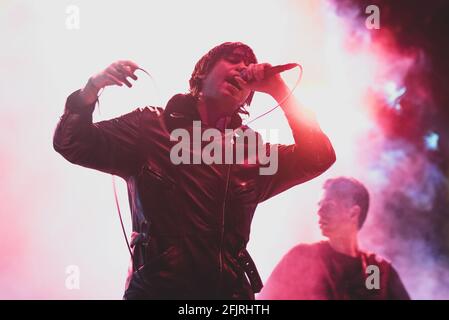 LINGOTTO FIERE, TORINO, ITALIA: Elias Bender Ronnenfelt, cantante della band danese punk rock Iceage, si esibisce dal vivo sul palco del Festival Club to Club di Torino. Foto Stock