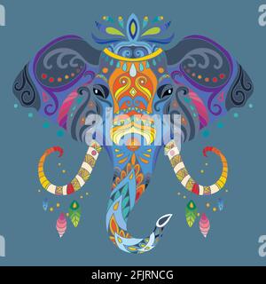 Testa di elefante con doodle e zentangle elementi. Illustrazione colorata astratta vettoriale isolata su sfondo blu. Per design, stampa, decorazione, tatto Illustrazione Vettoriale