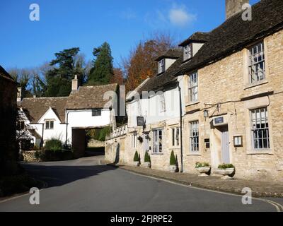 The Castle Inn at Castle Combe in Wiltshire. Foto Stock