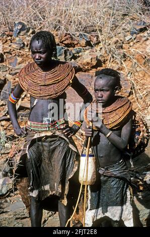 Pokot bambini i Pokot persone (anche scritto Pokoot) Live in West Pokot County e Baringo County in Kenya E nel distretto Pokot della K orientale Foto Stock