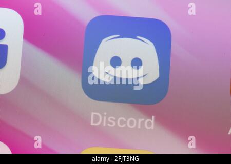 New York, USA - 26 aprile 2021: Logo dell'app discord sulla vista dall'alto dello schermo del telefono, editoriale illustrativo Foto Stock