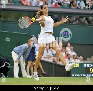 WIMBLEDON 2009 7° GIORNO. 29/6/09. DAINARA SAFINA V AMELIE MAURESMO 1° MATCH CON TETTO CHIUSO. IMMAGINE DAVID ASHDOWN Foto Stock