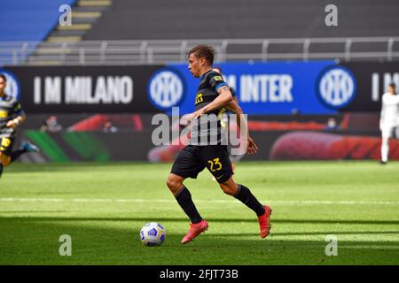 Milano, Italia. 25 aprile 2021. Nicolo Barella (23) di Inter Milan ha visto nella serie UNA partita tra Inter Milan e Hellas Verona a Giuseppe Meazza a Milano. (Foto: Gonzales Photo - Tommaso Fimiano). Foto Stock