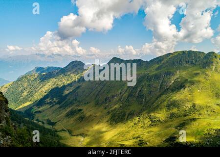 Valtellina (IT), veduta aerea panoramica della valle del Bomino Foto Stock