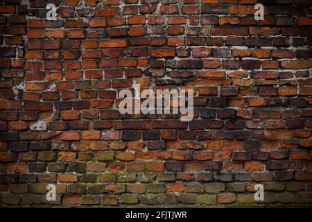 Muro di mattoni rosso vecchio sfondo di texture. Grunge vecchia casa invecchiato mattoni scuri. Foto Stock