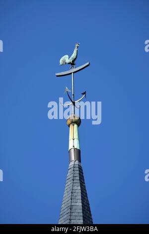 Francia, basso Reno, Strasburgo, Quai des Bateliers, chiesa di Saint Guillaume, campanile, ancora a forma di croce, parrocchia della fratellanza dei barcaioli nel 14 ° secolo, roster Foto Stock