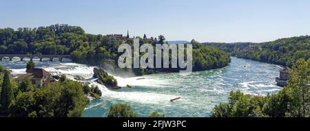 Svizzera, Schaffhausen Kanton, Neuhausen, Cascate del Reno (Rheinfall) e il Castello di Laufen Foto Stock