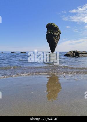 Giappone, isola di Hokkaido, Shiroiwacho, distretto di Yoichi, porto di pesca, Ebisu IWA, rock Foto Stock