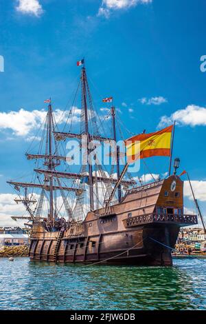 France, Finistère (29), Douarnenez, El Galeon ou Galeón Andalucía, rélique d'un galion espagnol du XVie siècle, sur le port du Rosmeur pendant le festival Maritime Temps Fête 2018 Foto Stock