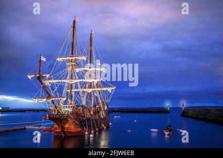 France, Finistère (29), Douarnenez, El Galeon ou Galeón Andalucía, rélique d'un galion espagnol du XVie siècle, sur le port du Rosmeur pendant le festival Maritime Temps Fête 2018 Foto Stock