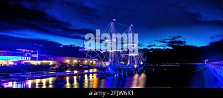 France, Finistère (29), Douarnenez, El Galeon ou Galeón Andalucía, rélique d'un galion espagnol du XVie siècle, sur le port du Rosmeur pendant le festival Maritime Temps Fête 2018 Foto Stock