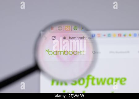 New York, USA - 26 Aprile 2021: Primo piano del logo BambooHR sulla pagina del sito, Editoriale illustrativo Foto Stock