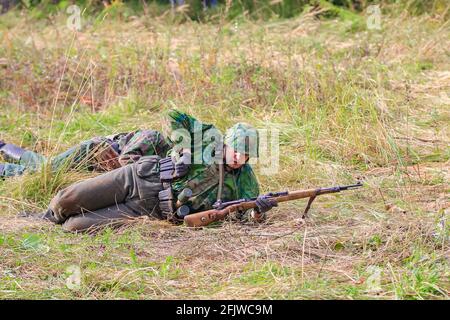 Ricostruzione dei tempi della Grande Guerra Patriottica. Le truppe tedesche iniziano la loro offensiva. Mosca Russia 16 settembre 2017 Foto Stock