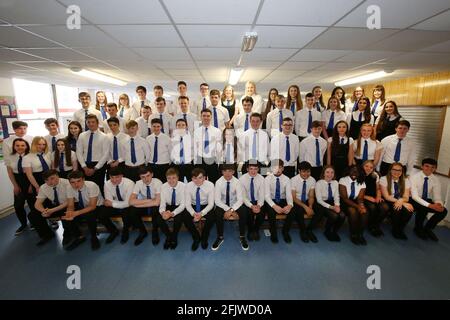 Queen Margaret Academy, Ayr, Ayrshire, Scozia, Regno Unito . Premiazione. Gli alunni si riuniscono per una fotocellula prima che inizi la consegna del premio scolastico Foto Stock