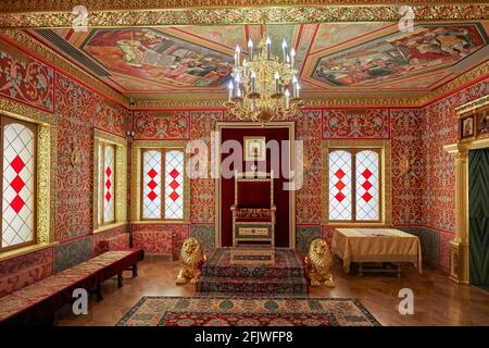 Vista interna della sala del trono dello zar nel Palazzo di legno di Tsar Alexei Mikhailovich. Kolomenskoye, Mosca, Russia. Foto Stock