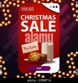 Vendita di Natale, banner sconto verticale rosso con bottone e biscotti con un bicchiere di latte per Babbo Natale Foto Stock