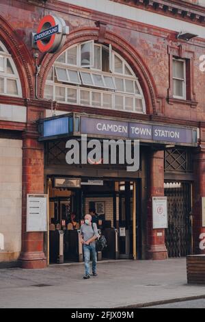 Londra, UK - 12 agosto 2020: Vista della stazione della metropolitana di Camden Town, un importante incrocio per la Northern Line dove si dirama Edgware e High Barnet Foto Stock