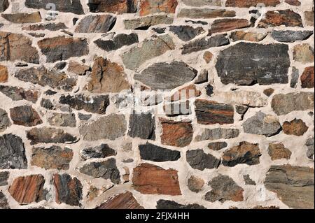 In prossimità di un antico muro di pietra Foto Stock