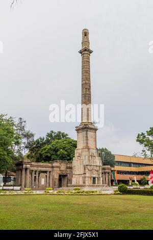 Cenotaph War Memorial nel parco di Viharamahadevi a Colombo, Sri Lanka Foto Stock