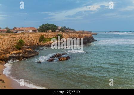 GALLE, SRI LANKA - 12 LUGLIO 2016: Fortificazione pareti di mare del Forte di Galle Foto Stock