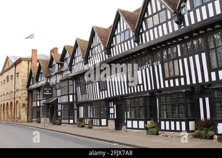 Shakespeare Hotel, Chapel Street, Stratford Upon Avon, Warwickshire, Regno Unito. Un tradizionale edificio tudor in legno bianco e nero. Foto Stock