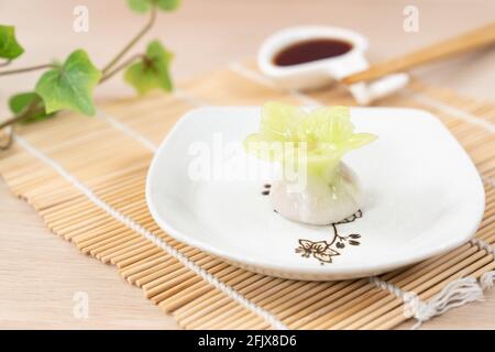 Gnocchi di fiori di colore giallo cinese o dim sum Foto Stock