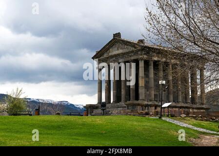 Antico tempio a Garni. Tempio ellenistico del primo secolo in Armenia Foto Stock