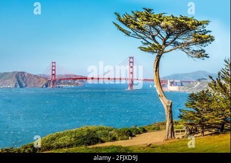 Il Golden Gate Bridge e la baia di San Francisco, visto da Lands End Foto Stock