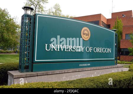 Un cartello all'ingresso del campus dell'Università dell'Oregon, venerdì 23 aprile 2021, a Eugene, Il campo Ore. Hayward fungerà da sito per il Foto Stock