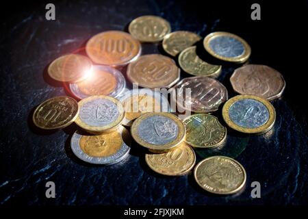 Soldi / contanti: Monete cilene di peso. Foto Stock