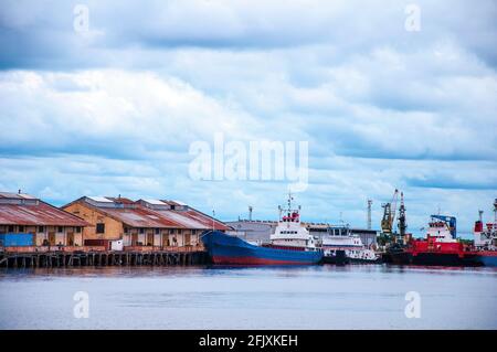 Porto di Asuncion, Paraguay, in una giornata nuvolosa. Foto Stock