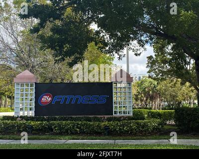 Segno del club fitness aperto 24 ore su 24 nel sud della florida. Catena di centri fitness a gestione privata. Foto Stock