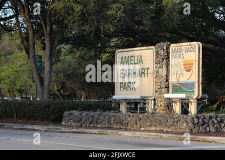 Cartello d'ingresso per l'Amelia Earhart Park nella contea di Miami Dade a Hialeah, florida Foto Stock