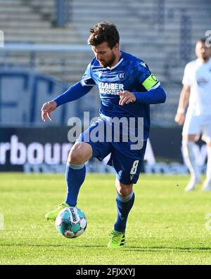 Karlsruhe, Germania. 26 Apr 2021. Calcio: 2. Bundesliga, Karlsruher SC - Erzgebirge Aue, Matchday 29 a Wildparkstadion. Jerome Gondorf di Karlsruhe. Credit: Uli Deck/dpa/Alamy Live News Foto Stock