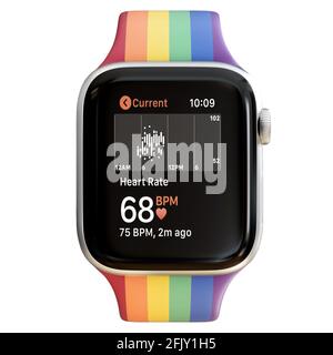 Custodia in alluminio argento da 44 mm per Apple Watch serie 6 Sport con fascia sportiva e app di attività sul display. Isolato su sfondo bianco. Foto Stock
