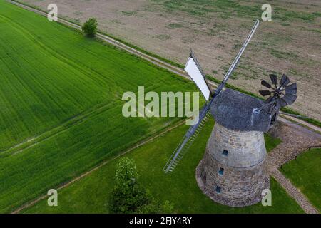 Mulino a vento europeo dall'alto - mulino aereo Foto Stock