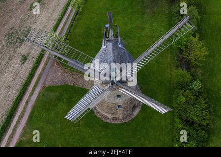 Mulino a vento europeo dall'alto - mulino aereo Foto Stock